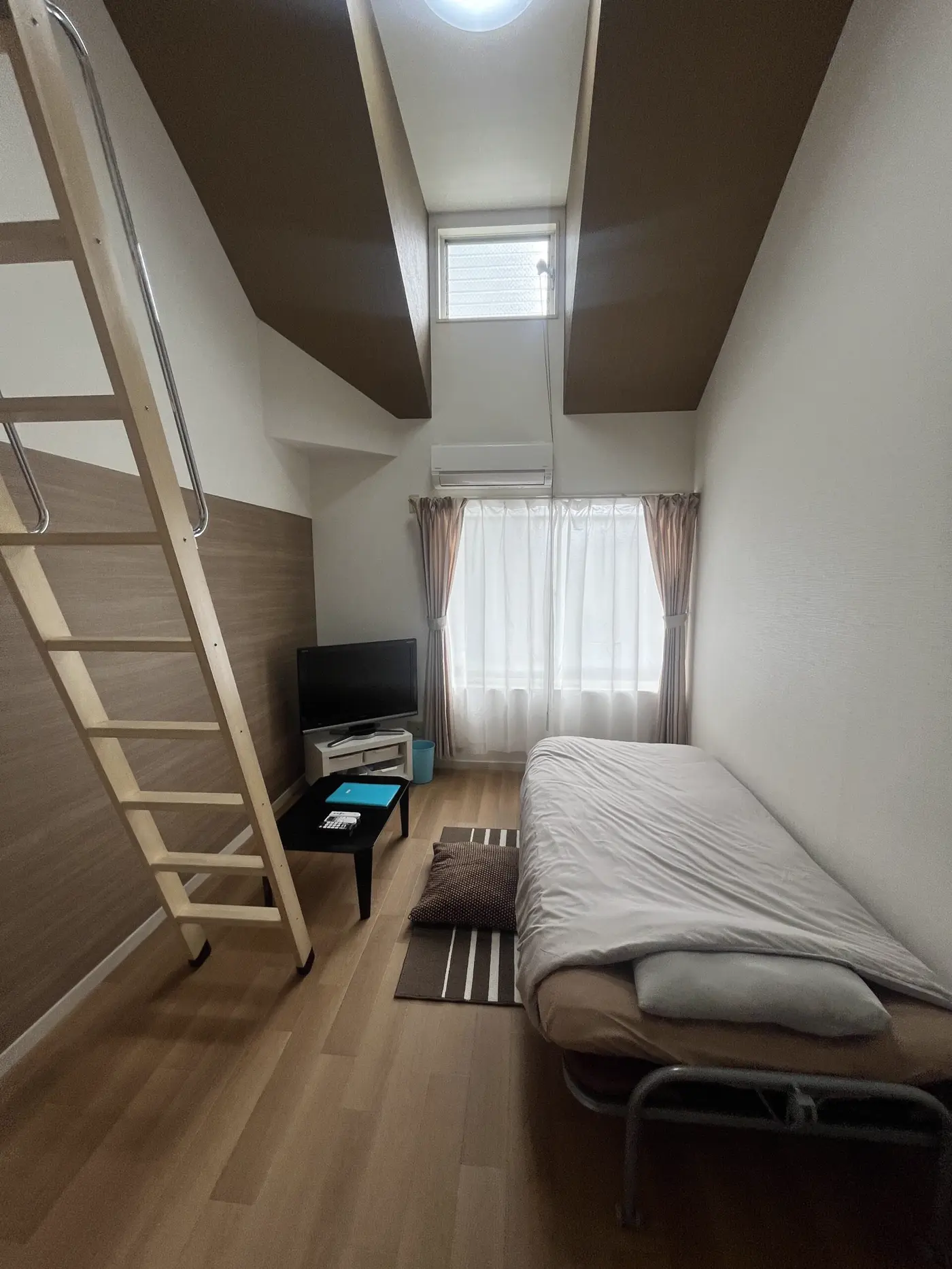 月の家 東大阪菱江Ⅱの室内。ロフト付きワンルーム